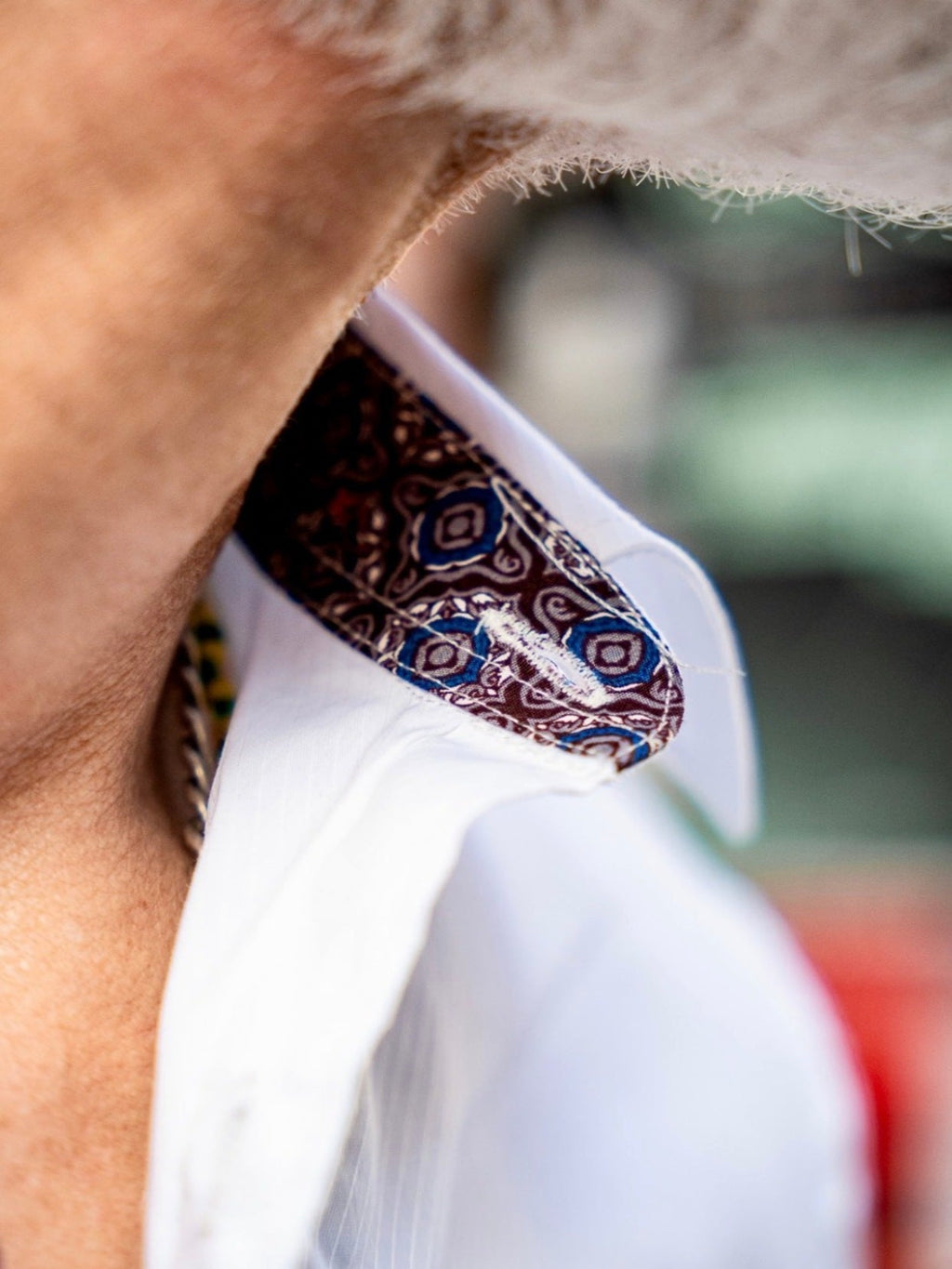 Camisa Blanca Camere puño rojo