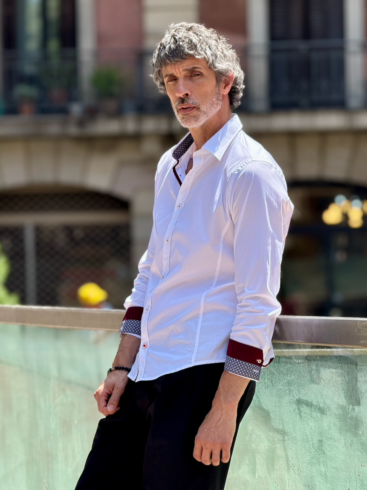 Camisa Blanca Cansano puño detalles en rojo