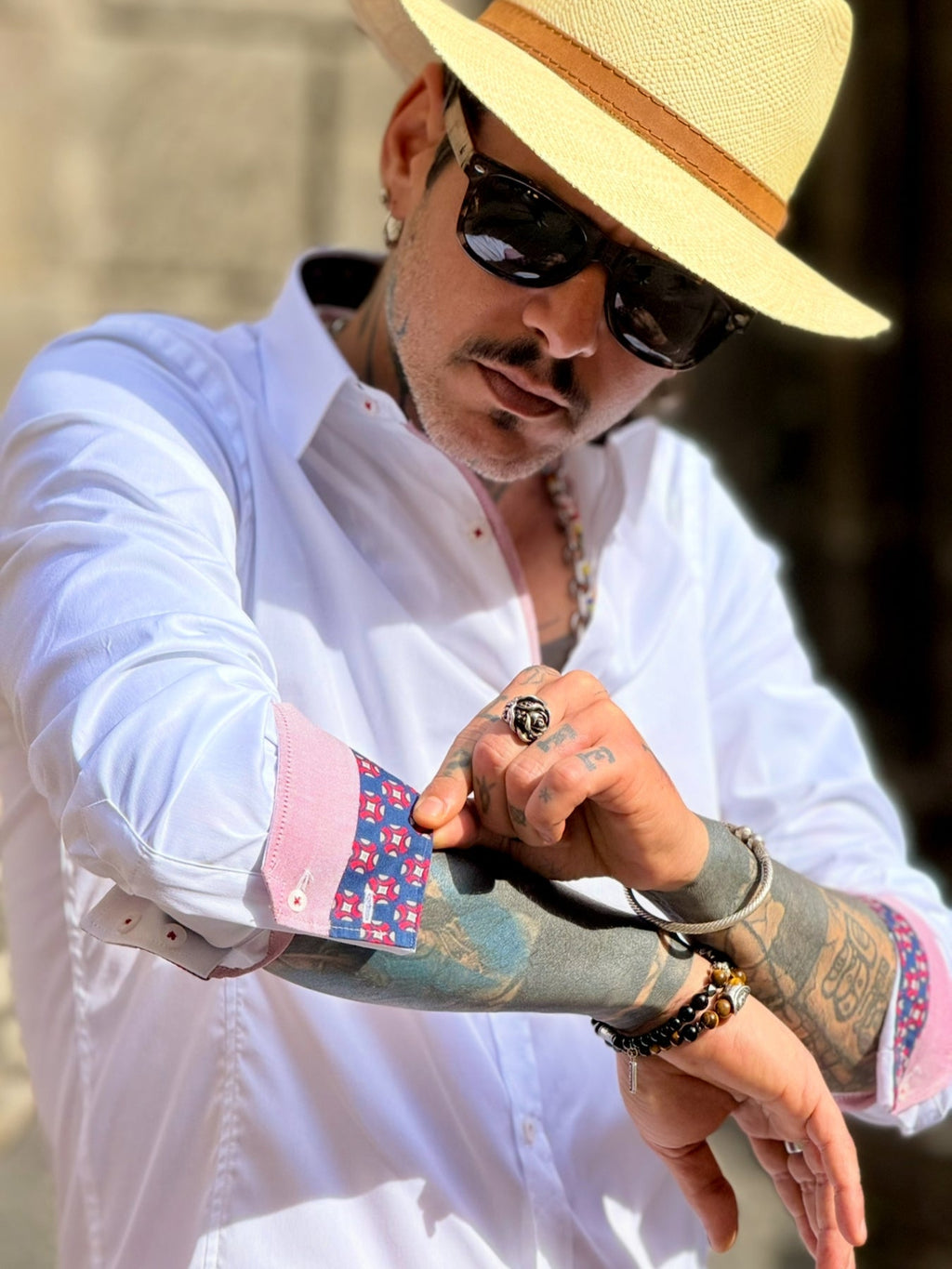 Camisa Blanca Cerchio puño detalles en Marrón