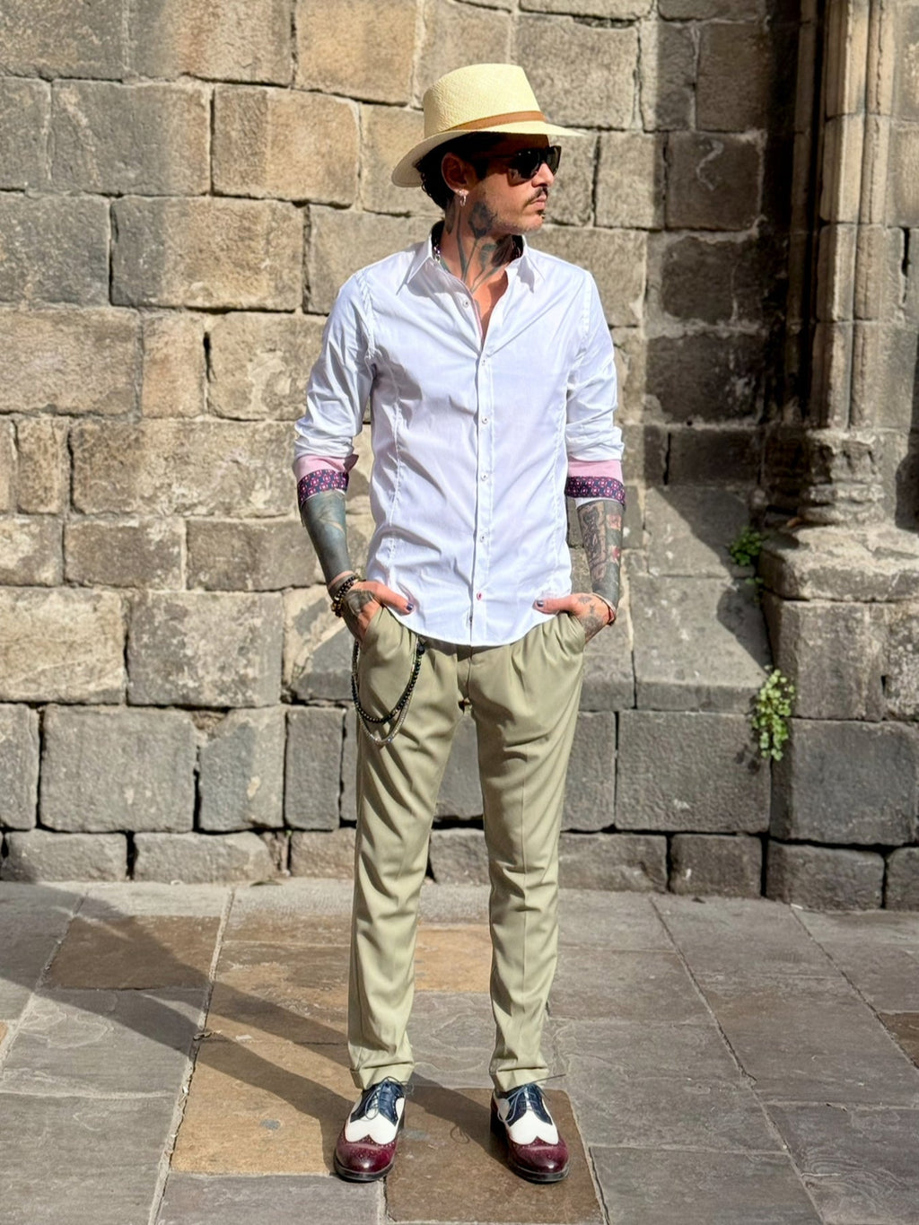 Camisa Blanca Cerchio puño detalles en Marrón