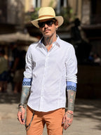 Camisa Blanca Cerchio puño detalles en azul