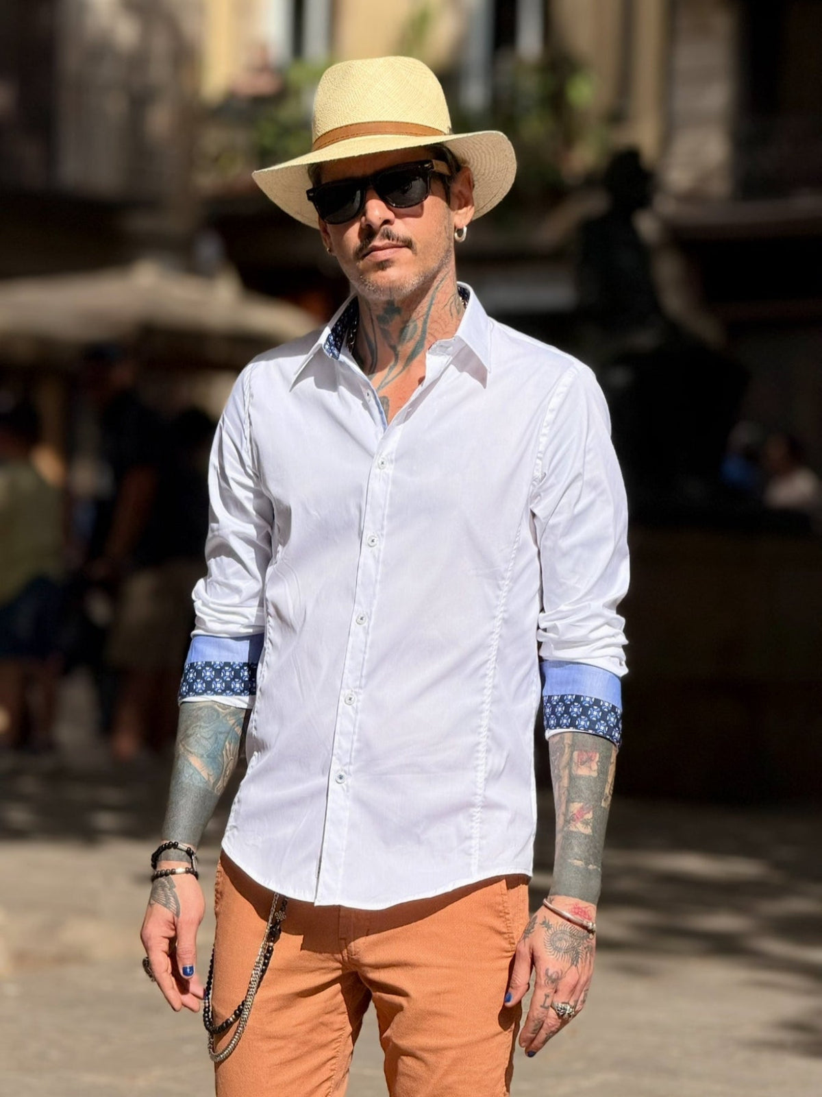Camisa Blanca Cerchio puño detalles en azul