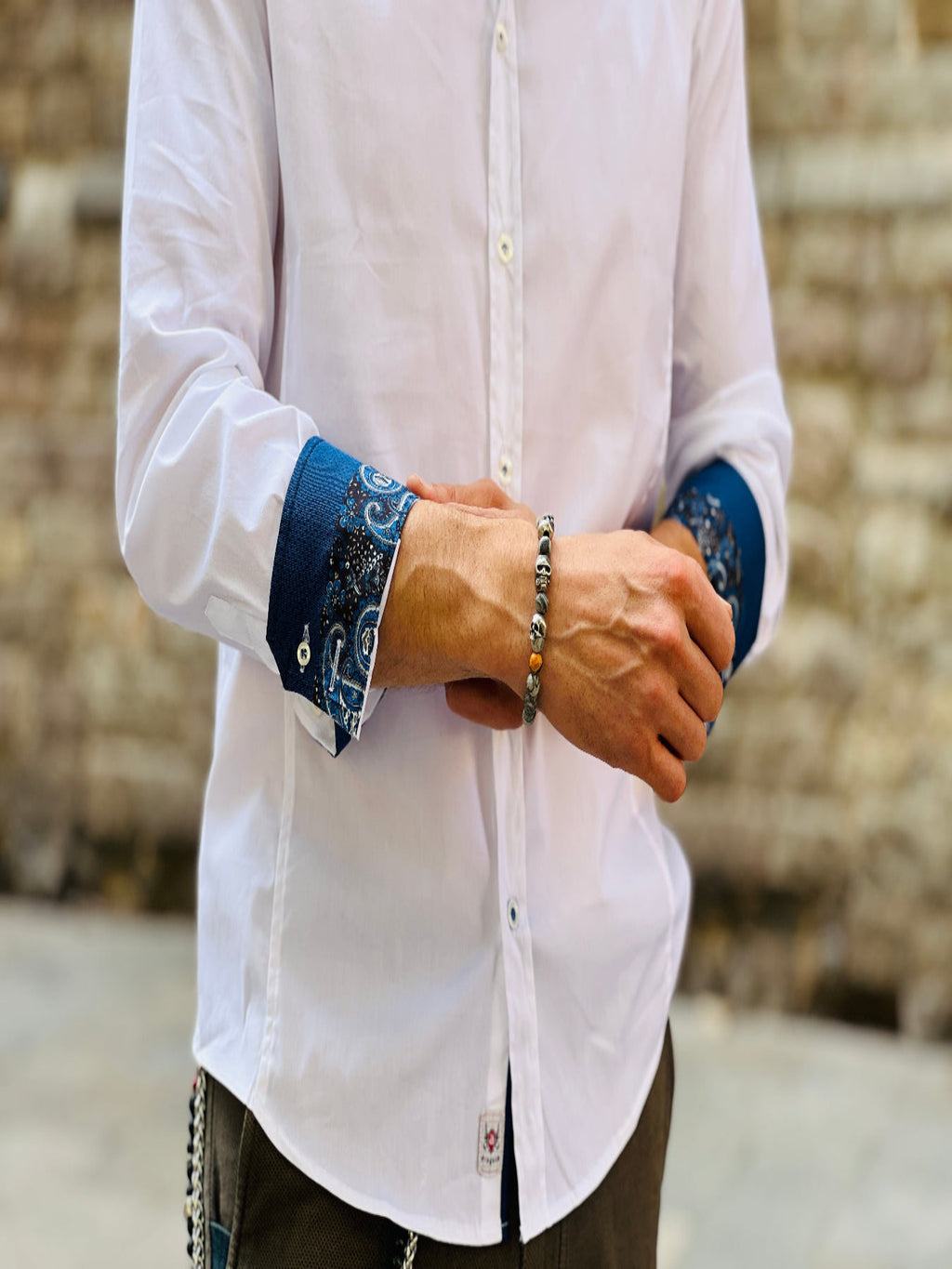 Camisa Blanca Prata puño detalles en Azul