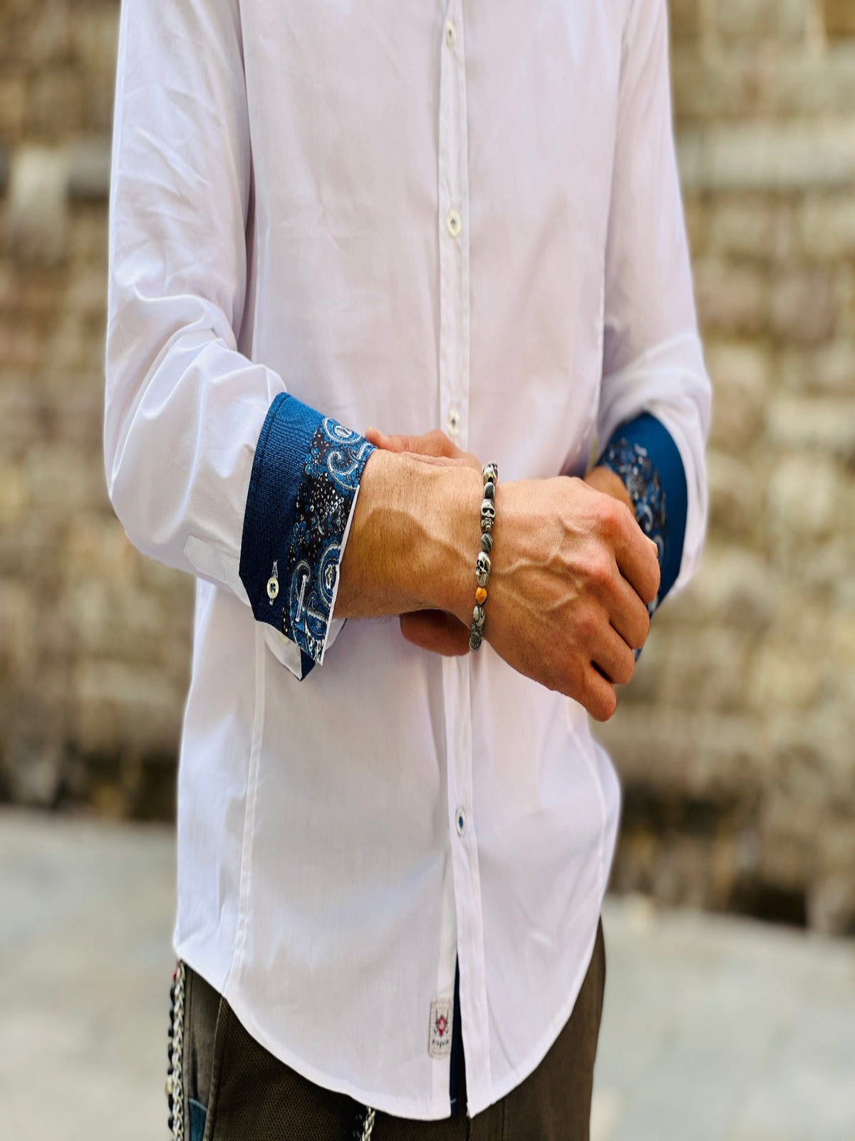 Camisa Blanca Prata puño detalles en Azul